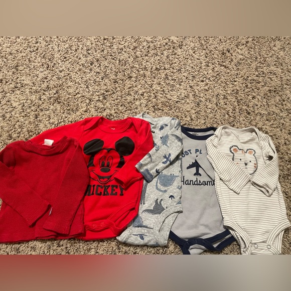 40 piece bundle BABY CLOTHES SIZES 3-6m and 12m sizes vary - Picture 7 of 11